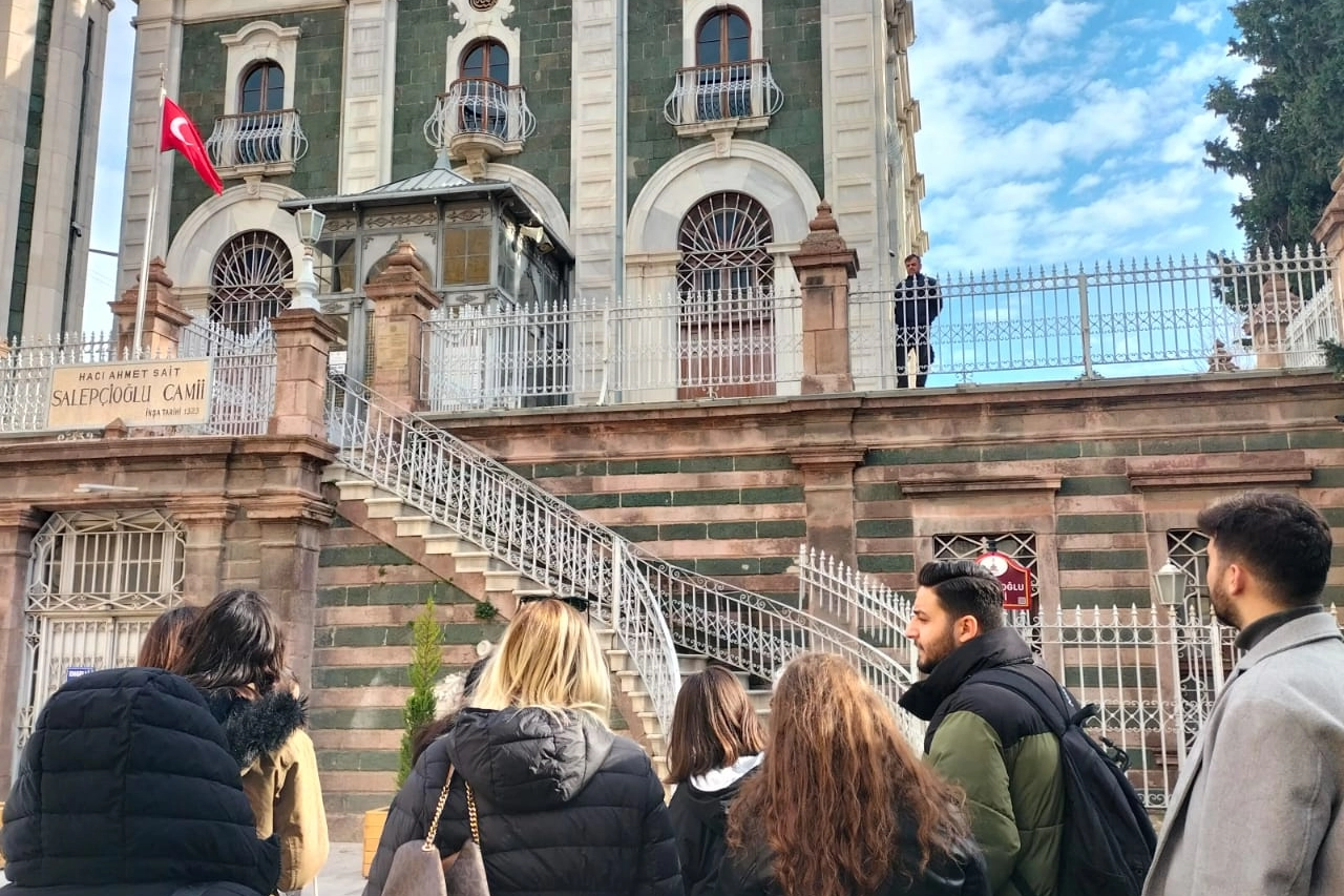 İzmir'e gelen öğrencilere kültür turu