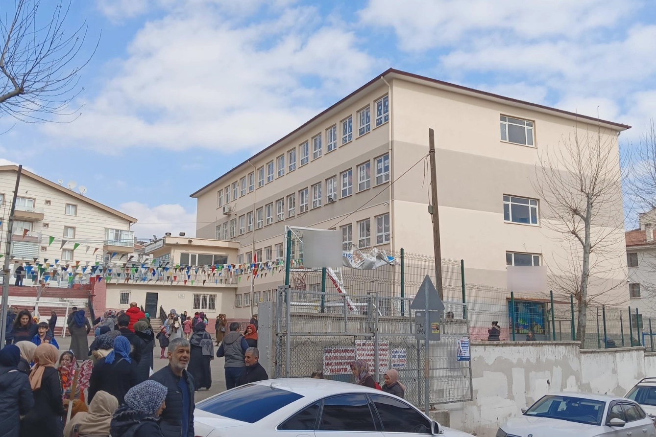 Yoğun bakımdaki çocuğun babasından okulda darp iddiası