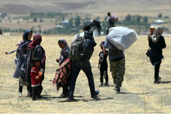 İnsan Hakları Derneği mülteci vatandaşlara yönelik hak ihlallerine eğildi haberinin görseli