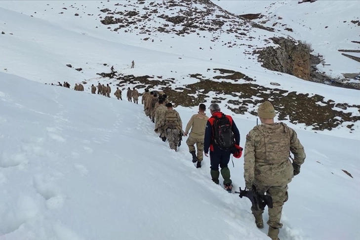 Güvenlik korucuları çığ tatbikatı yaptı