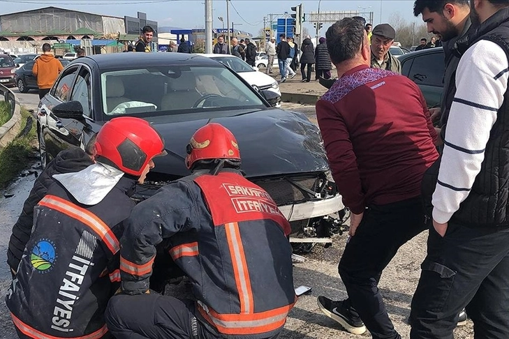 AK  Parti milletvekili Ali İnci trafik kazası geçirdi haberinin görseli