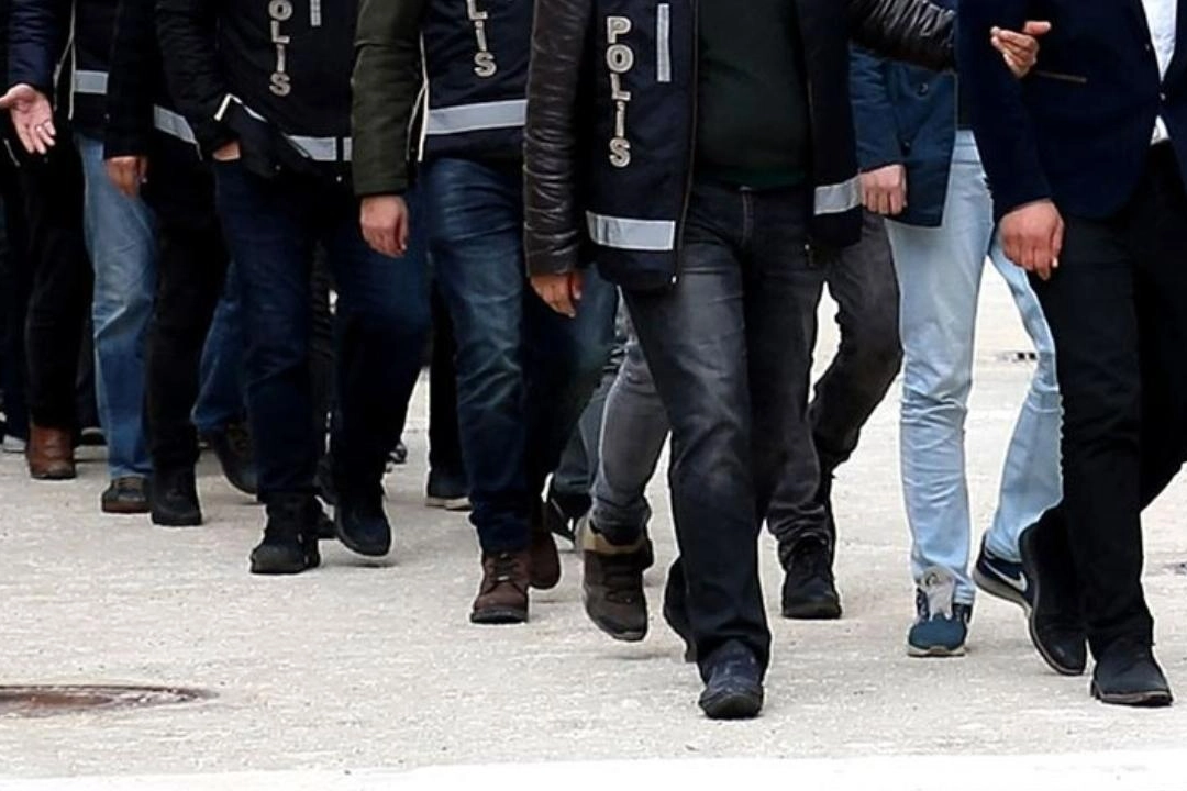 İstanbul'da sahte reçeteyle milyonluk vurgun! 18 kişi tutuklandı haberinin görseli