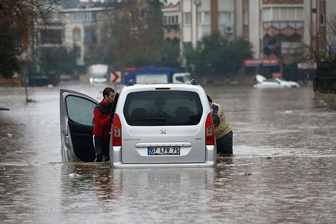 Muğla ve Antalya için gök gürültülü sağanak uyarısı