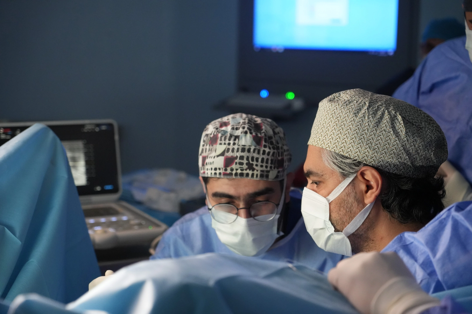 Yabancı ülkelerden doktorlar, şehir hastanesindeki ameliyatları izlemek için sıraya girmeye başladı haberinin görseli