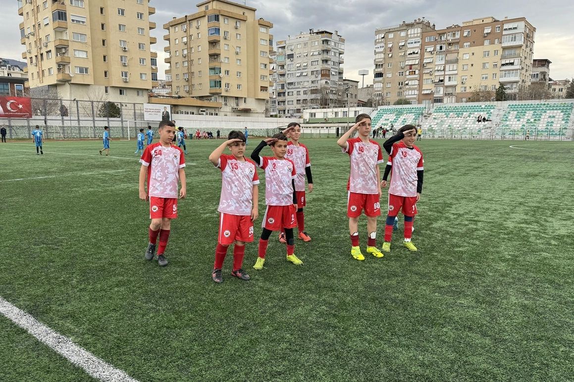 İzmir TÜGVA 'Şehitleri Anma Futbol Turnuvası' düzenledi