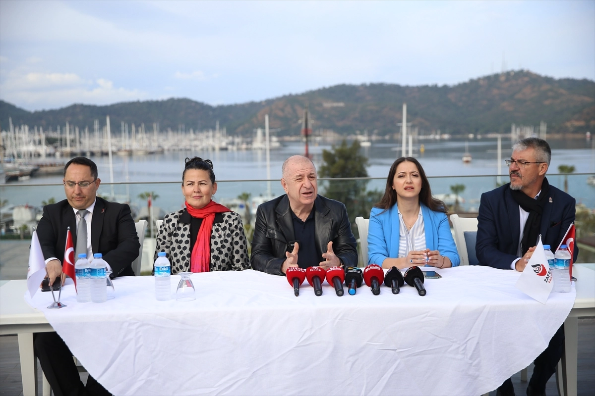 Ümit Özdağ, Muğla'da ziyaretlerde bulundu haberinin görseli