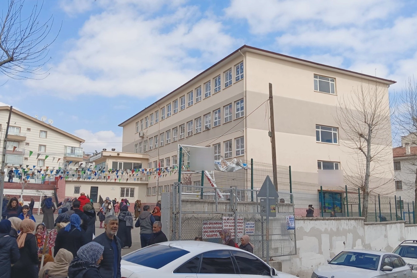 Beyin kanaması geçiren öğrencisine ''otur birazdan geçer'' dedi haberinin görseli