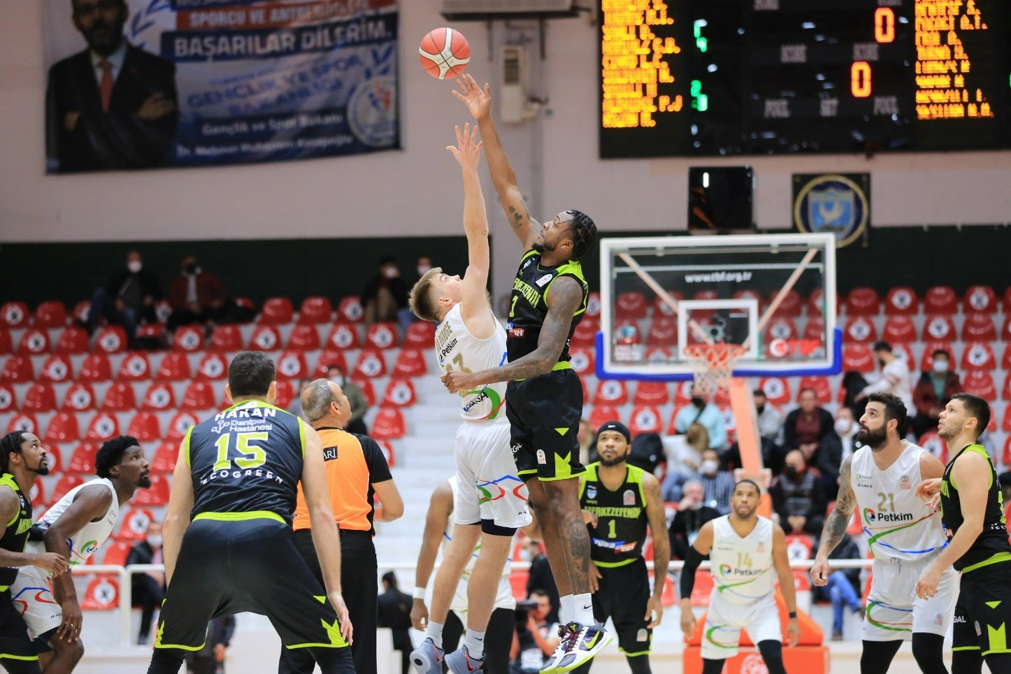 Potada Ege derbisi: Petkimspor, Denizli'yi ağırlıyor haberinin görseli
