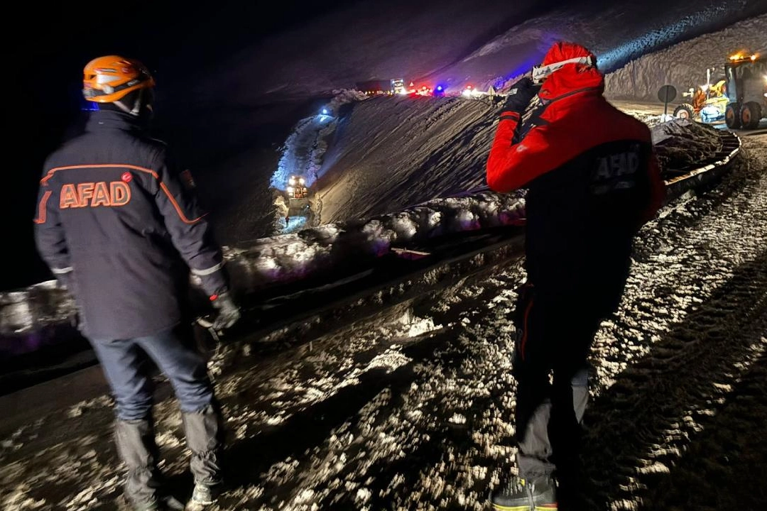Van-Hakkari karayolu ulaşıma kapandı haberinin görseli