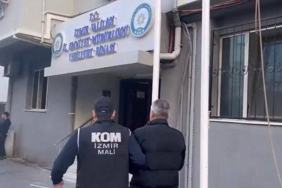 İzmir haber: KAFES-49 operasyonunda İzmir’den 8 kişi tutuklandı