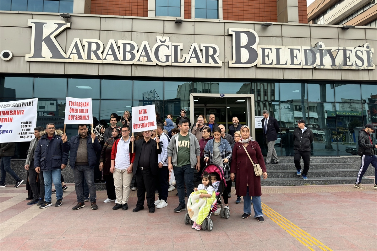 Karabağlar’da TOKİ protestosu: Hak sahipleri çözüm bekliyor