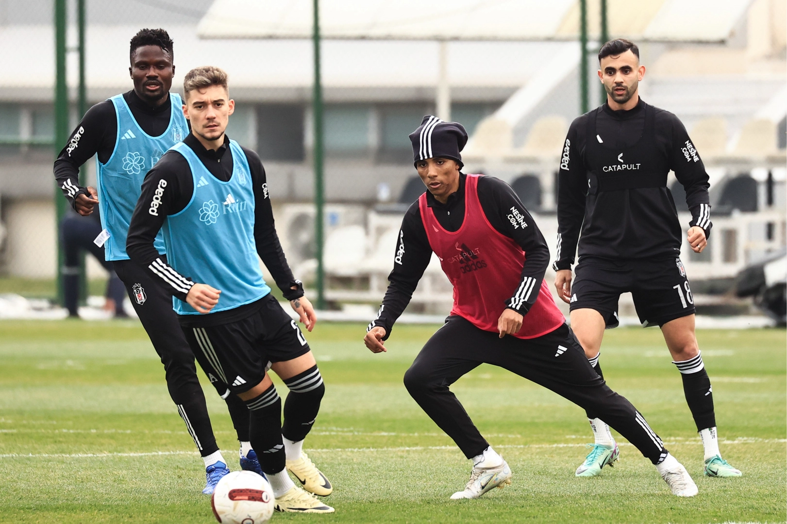 Beşiktaş Galatasaray maçı hazırlıklarına devam ediyor haberinin görseli