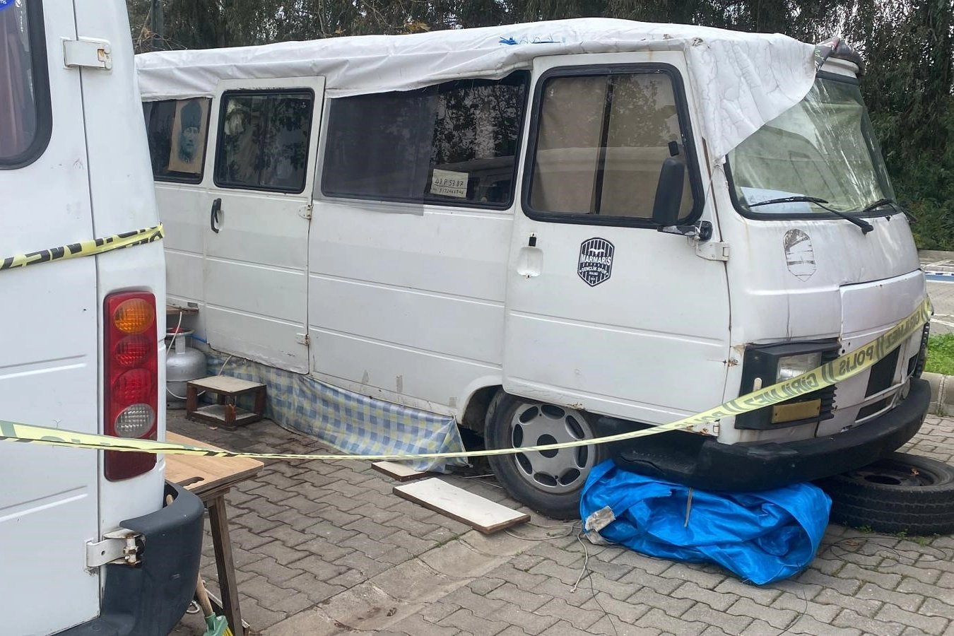 Minibüste yaşıyordu: Yaşlı adam bu halde bulundu haberinin görseli