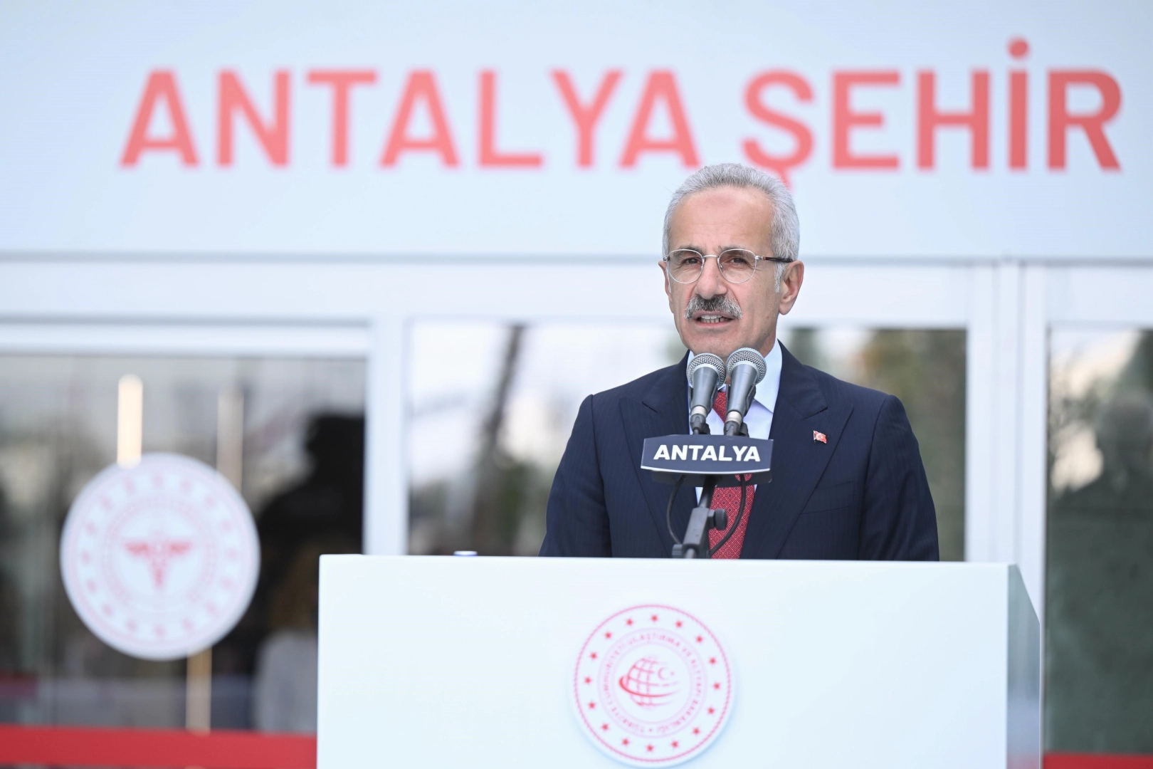 Bakan Uraloğlu: Antalya -Alanya arası 45 dakika olacak