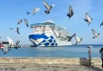 Dünyanın en büyük kruvaziyer gemisi Kuşadası'nda