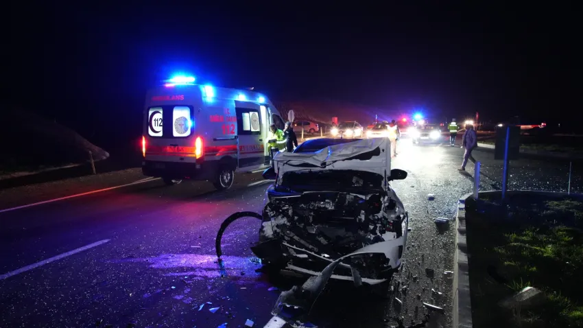 Edirne’de iki otomobil çarpıştı: 5 yaralı haberinin görseli