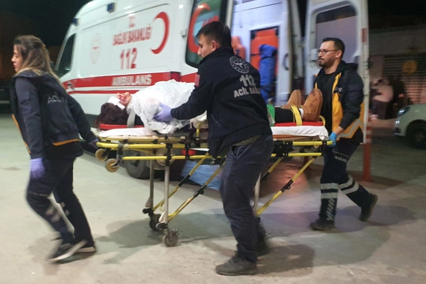 Bursa'da takla atan araç metrelerce sürüklendi: 4 yaralı haberinin görseli