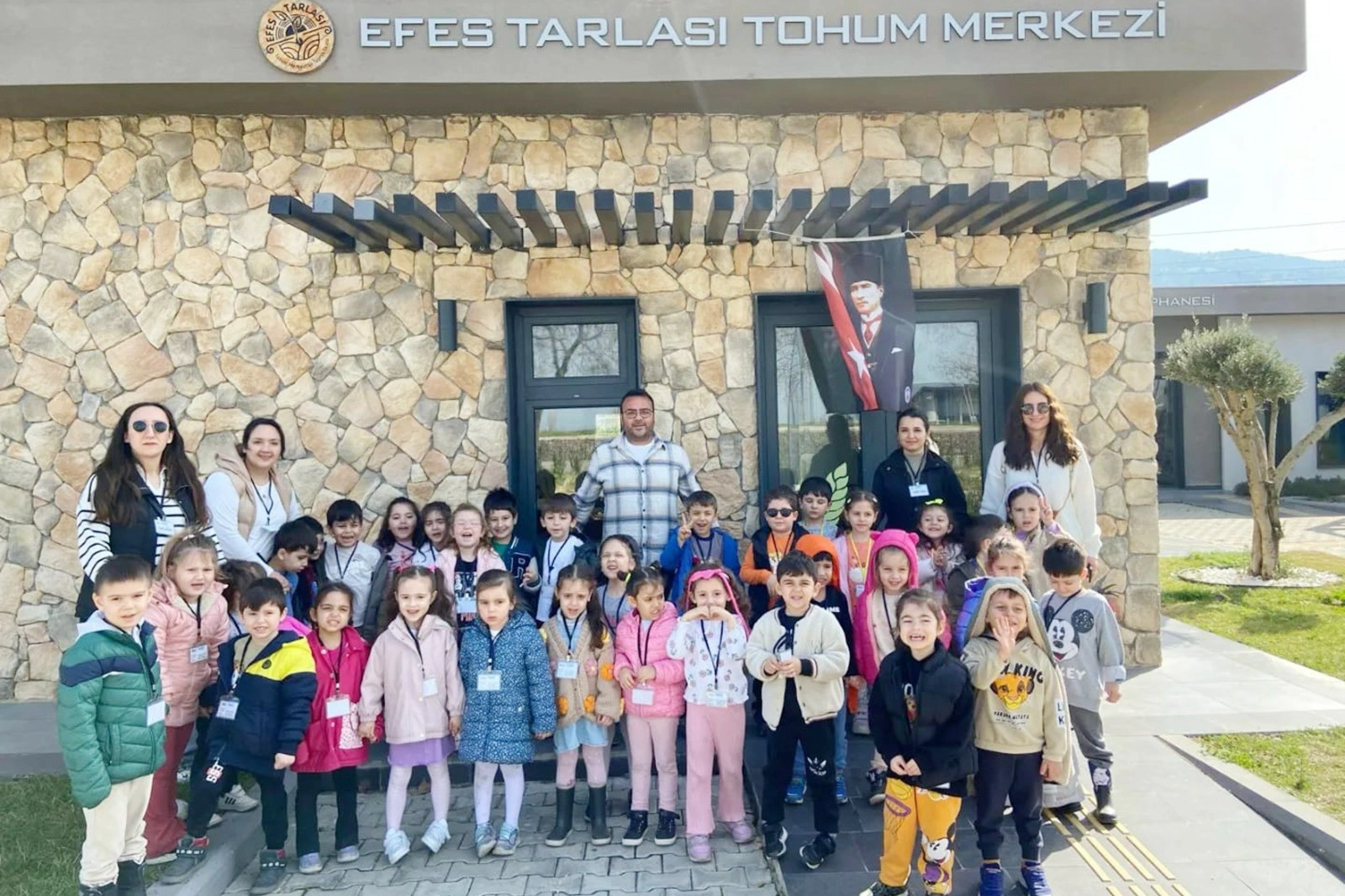 Efes Tarlası Yaşam Köyü çocukları doğayla buluşturuyor