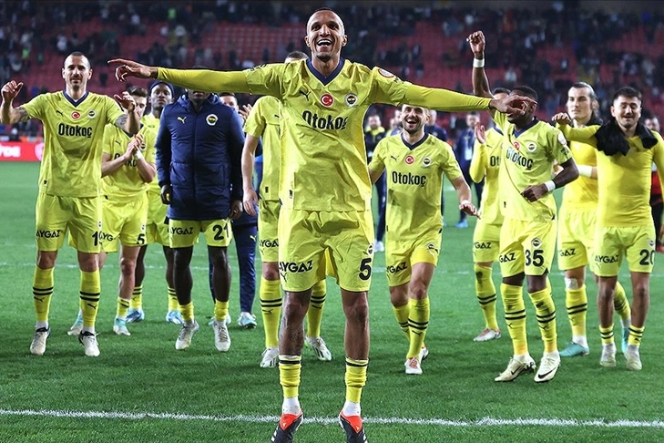 Fenerbahçe deplasmanda yenilmeden devam ediyor