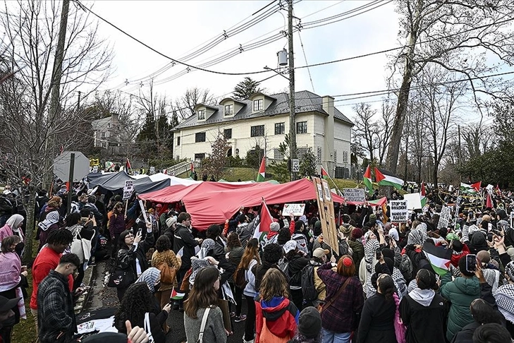 Gazze'deki saldırılar İsrail'in Washington Büyükelçiliği önünde protesto edildi haberinin görseli