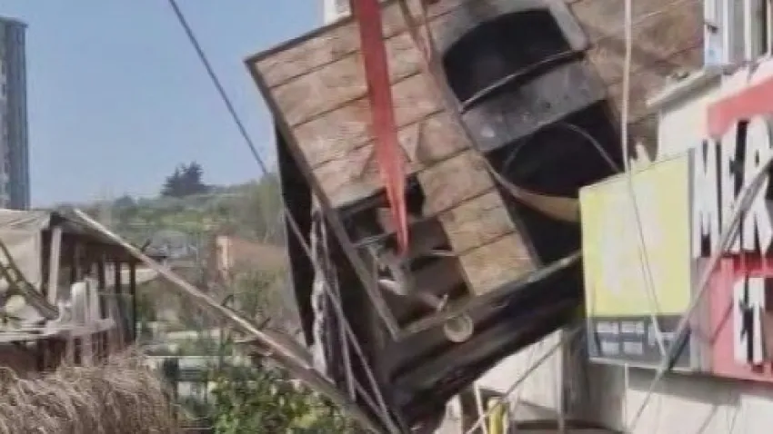 Hatay'da yürekler ağza geldi: Fırın yere çakıldı haberinin görseli