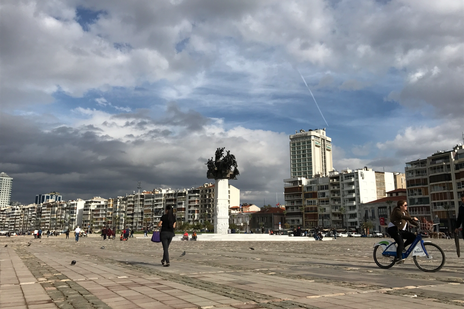 İzmir'de bugün hava nasıl olacak? İşte saatlik hava durumu 03.03.2024 haberinin görseli