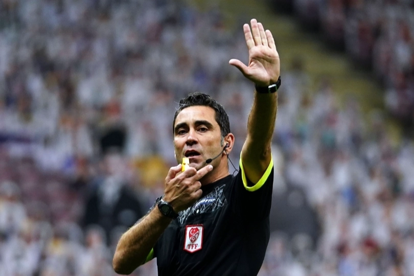 Koray Gençerler Beşiktaş-Galatasaray derbisinin VAR'ı oldu haberinin görseli