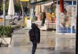 Küçük çocuk Türk bayrağının karşısına geçip İstiklal Marşı okudu