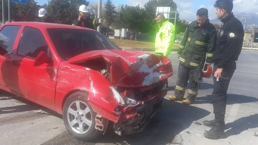 Kütahya'da kaza: 3 ölü 2 yaralı haberinin görseli