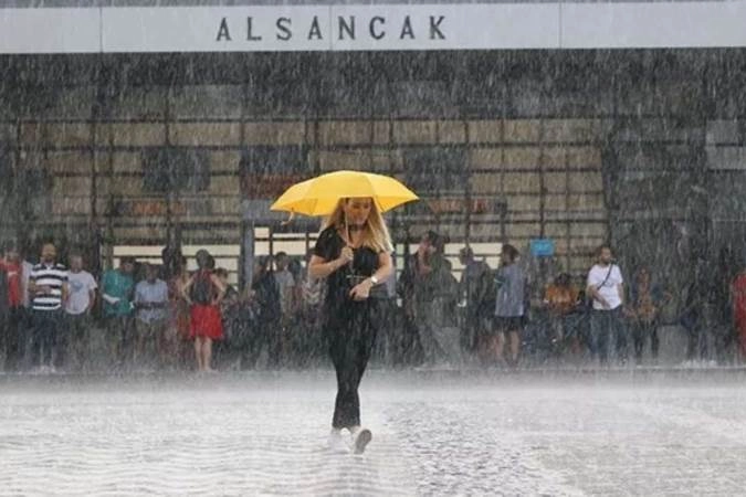 O günlere dikkat: İzmir’e sağanak geliyor haberinin görseli