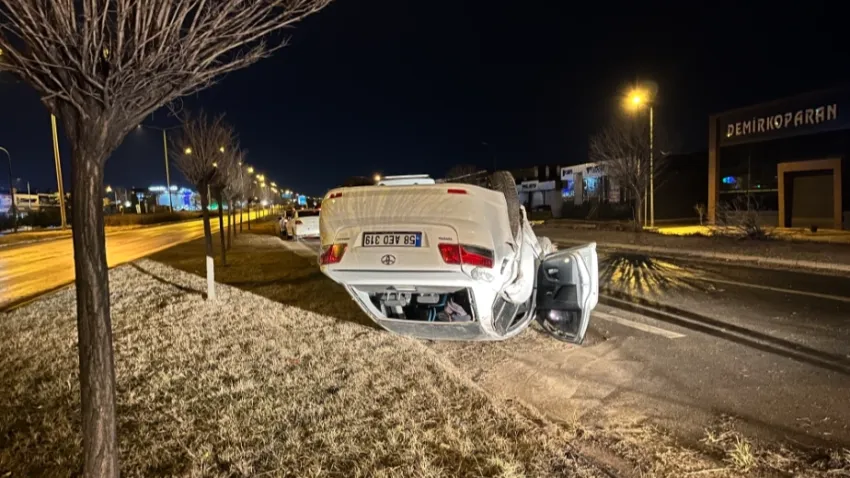 Sivas'ta emniyet kemeri hayat kurtardı: Takla atan araçta burnu bile kanamadı haberinin görseli