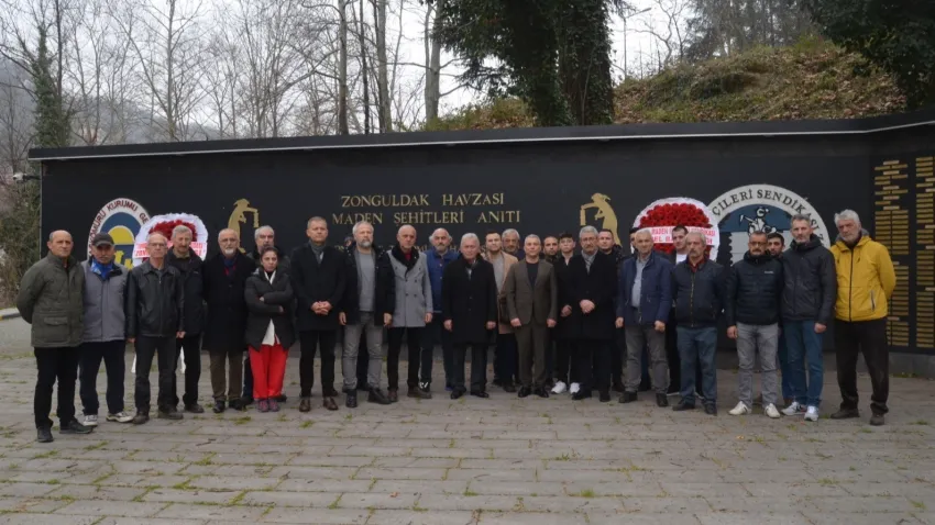 Zonguldak'ta 263 madenci için maden şehitleri anıtında tören haberinin görseli