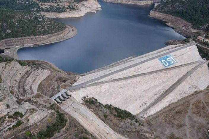 Hazine arazisinde: Baraj bölgesine demir perde 