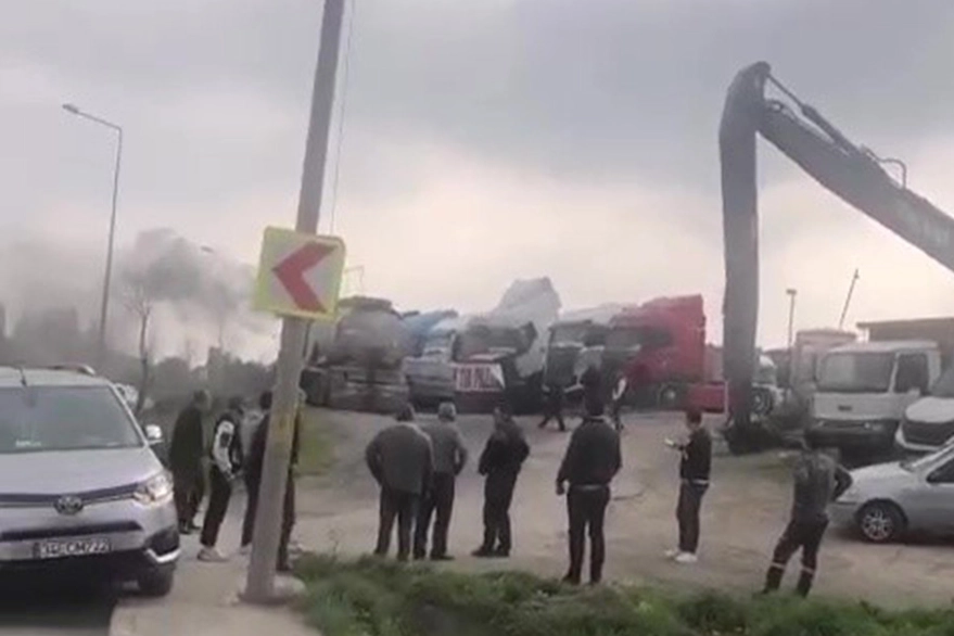 İstanbul’da korku dolu bekleyiş: Akaryakıt tankerinde yangın haberinin görseli
