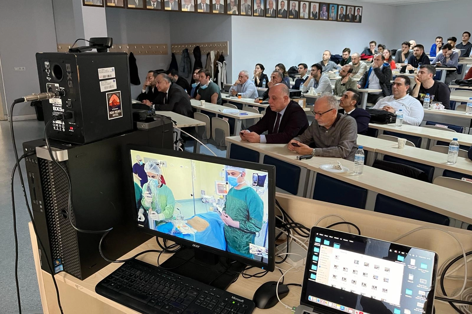 Ege Üniversitesi'nde cerrahi kursu düzenlendi haberinin görseli