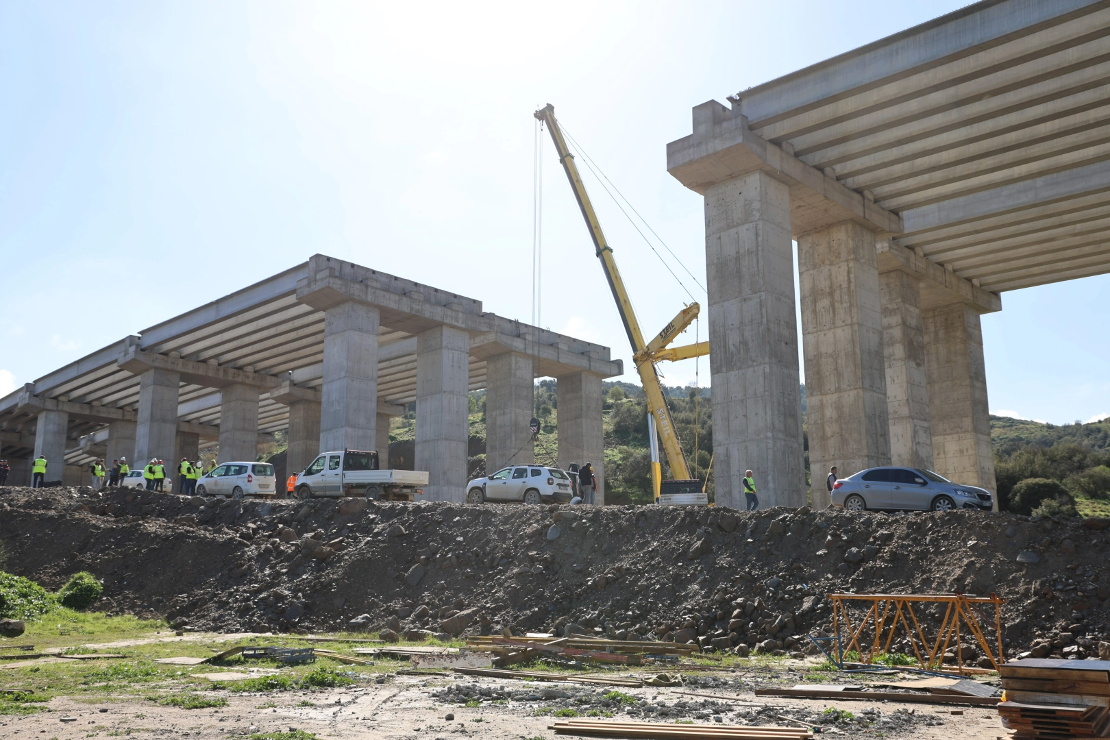 Aydın-Denizli Otoban Yolu inşaatında kaza: Facianın eşiğinden dönüldü