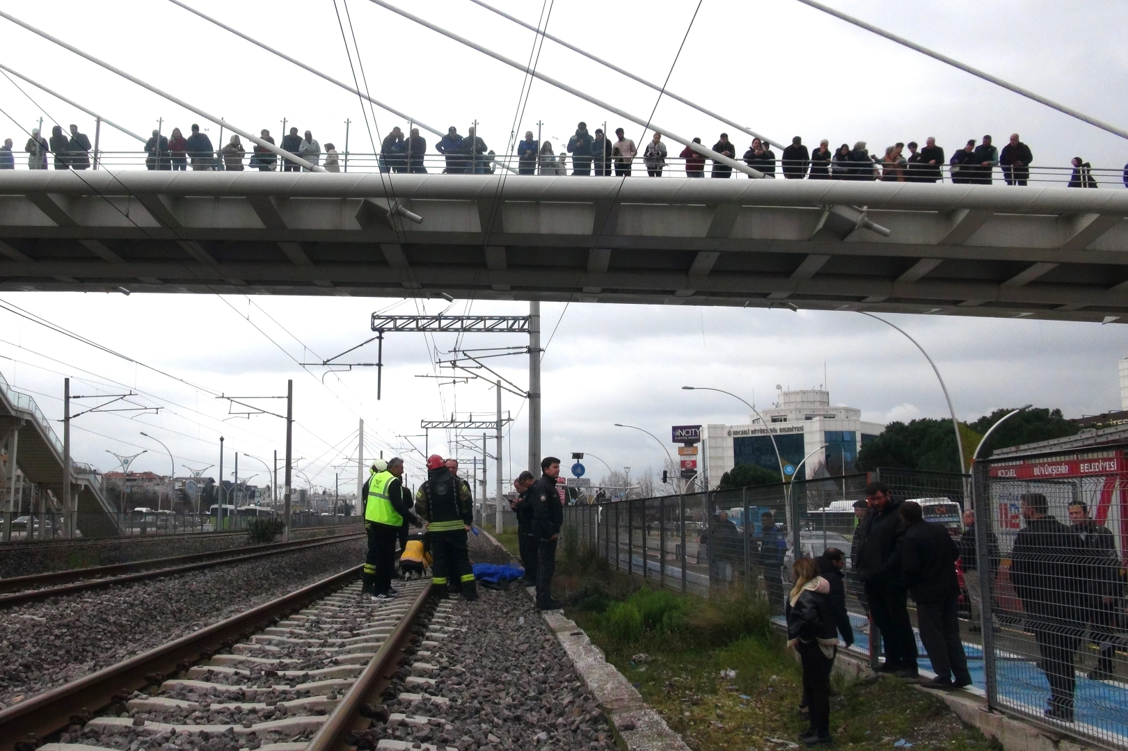 Kocaeli’de intihar: YHT hattına atladı