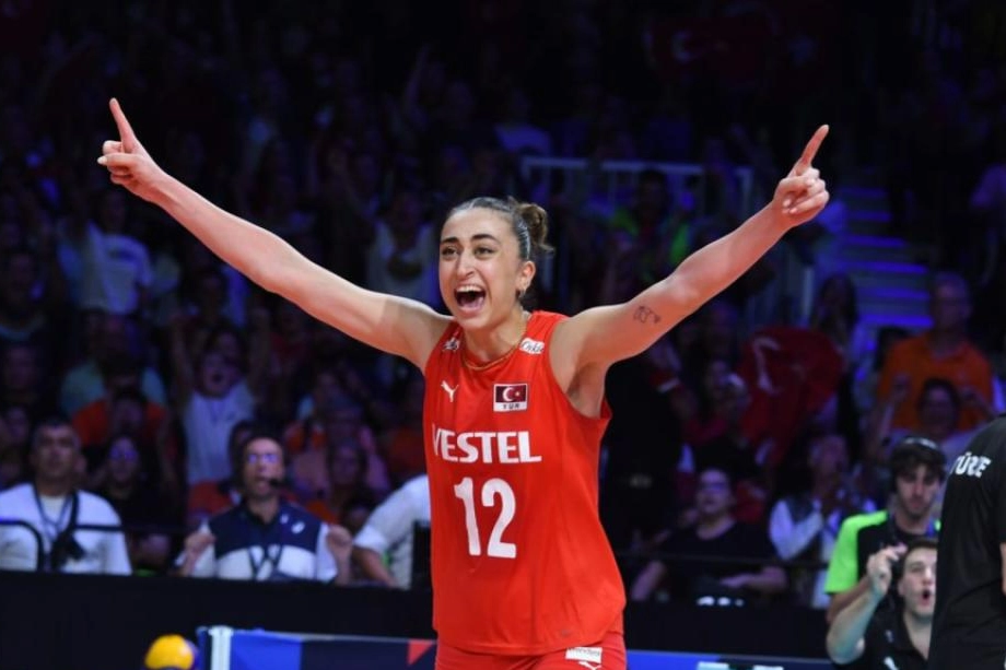 Milli voleybolcu Elif Şahin kimdir? Elif Şahin voleybola nasıl başladı?