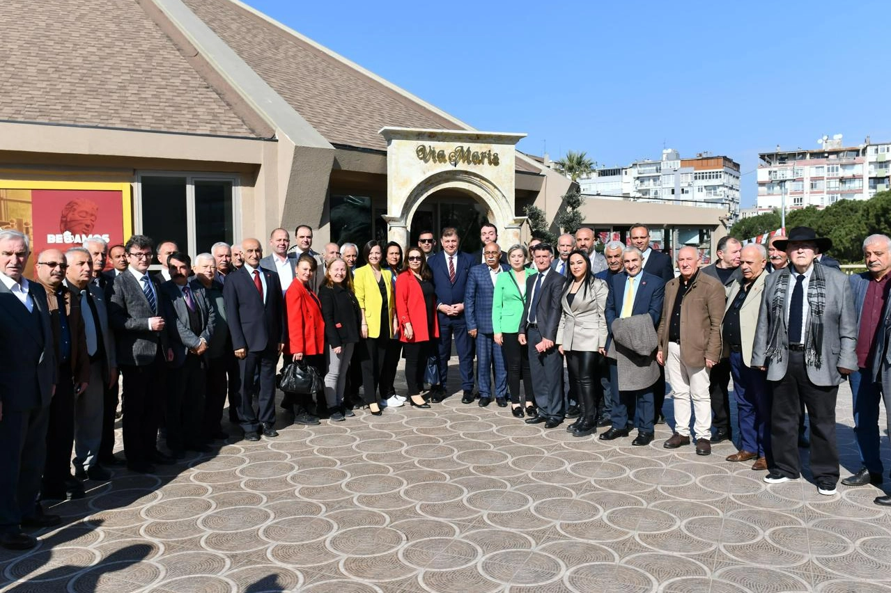 Cemil Tugay Karabağlar'da muhtarlarla buluştu