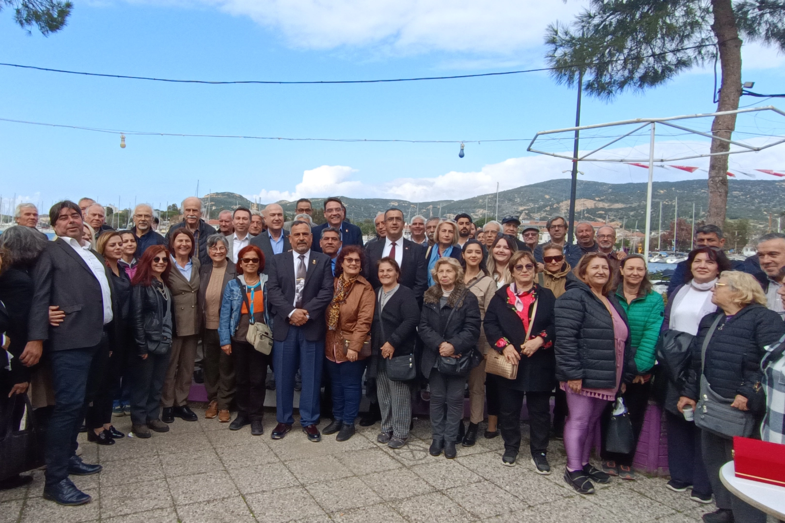 Foça'da emekli askerlerin sorunları masaya yatırıldı