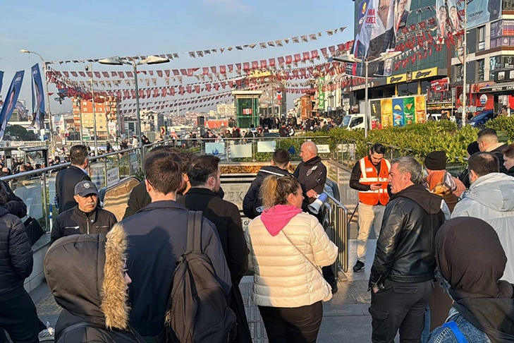 Metroda teknik arıza: Vatandaşlar tünelde inip istasyona yürüdü