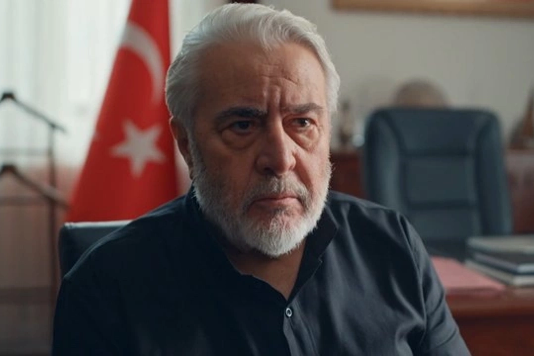 Sandık Kokusu Hasan kim? Sandık Kokusu'nun Hasan Babası Uğur Yücel kimdir? Uğur Yücel dizi ve filmleri