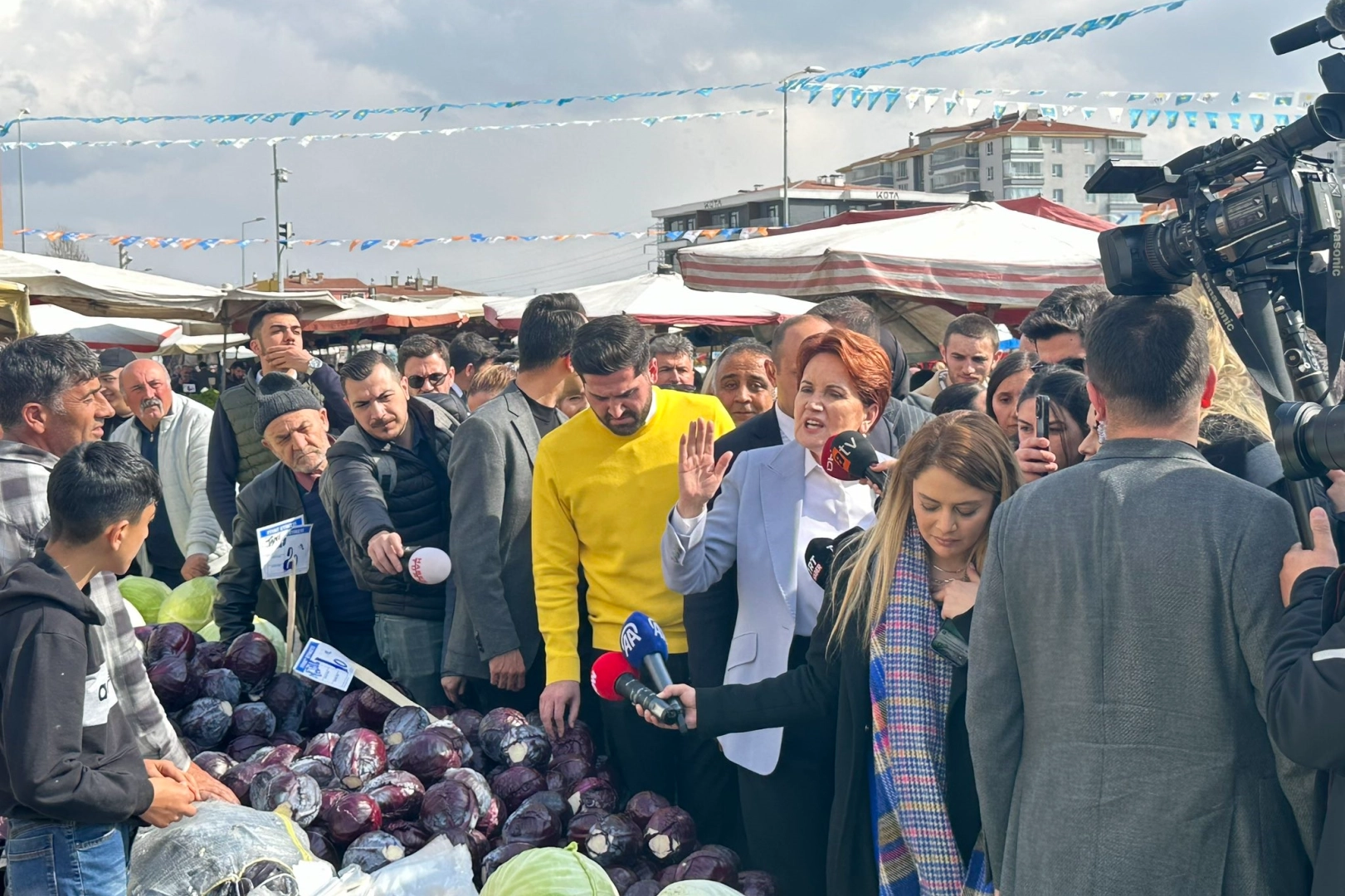 Meral Akşener'den o sözlere esprili yanıt: O zaman İYİ Parti de Kraliçe