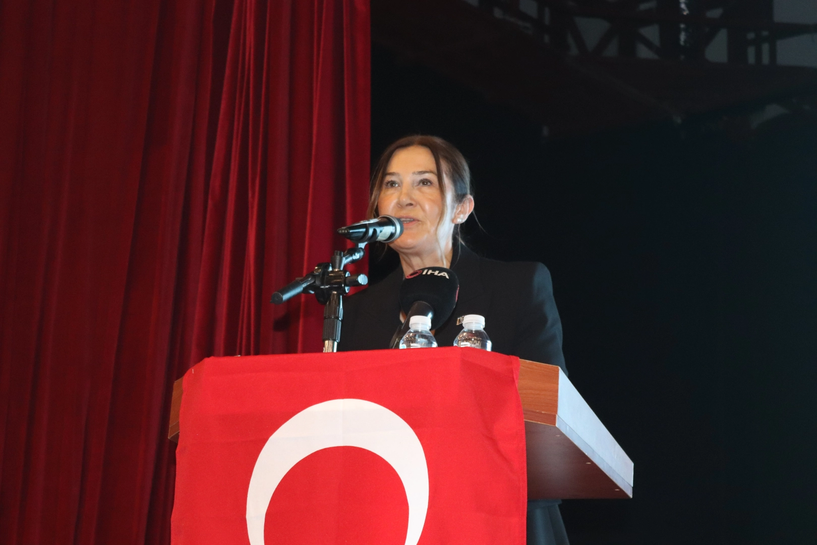 AK Parti Güzelbahçe adayı Bucaklıoğlu: Mevcut belediye hizmetlerinden memnun olmadığımızdan dolayı bu yola çıktım