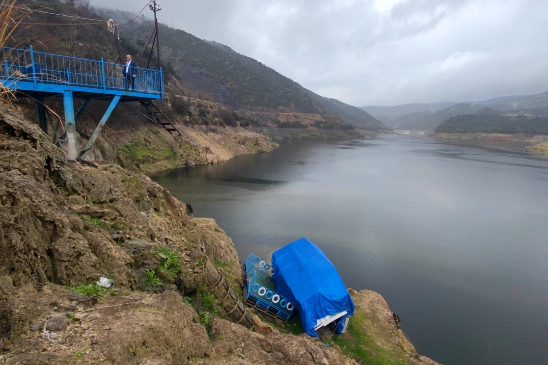 Denizli'de kuraklığın acı tablosu: İskele ile tekne arasında metrelerce mesafe