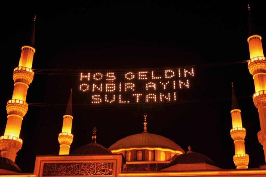 Ramazan ayının ışıltısı: Mahya nedir? haberinin görseli