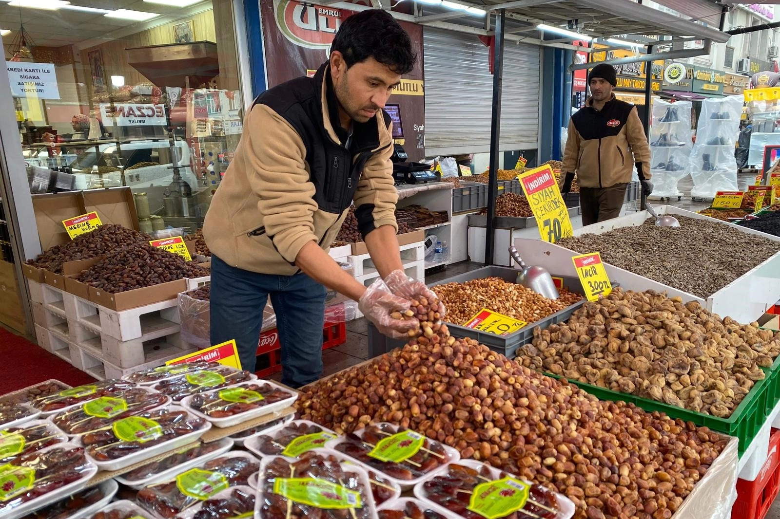 Aksaray'da hurmalar tezgahlarda yerini aldı