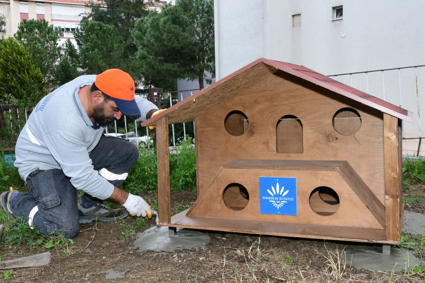 Karabağlar'da can dostlara yeni evler