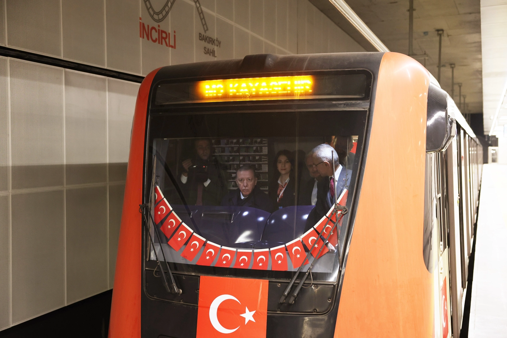 Metronun test sürüşünü Cumhurbaşkanı Erdoğan yaptı