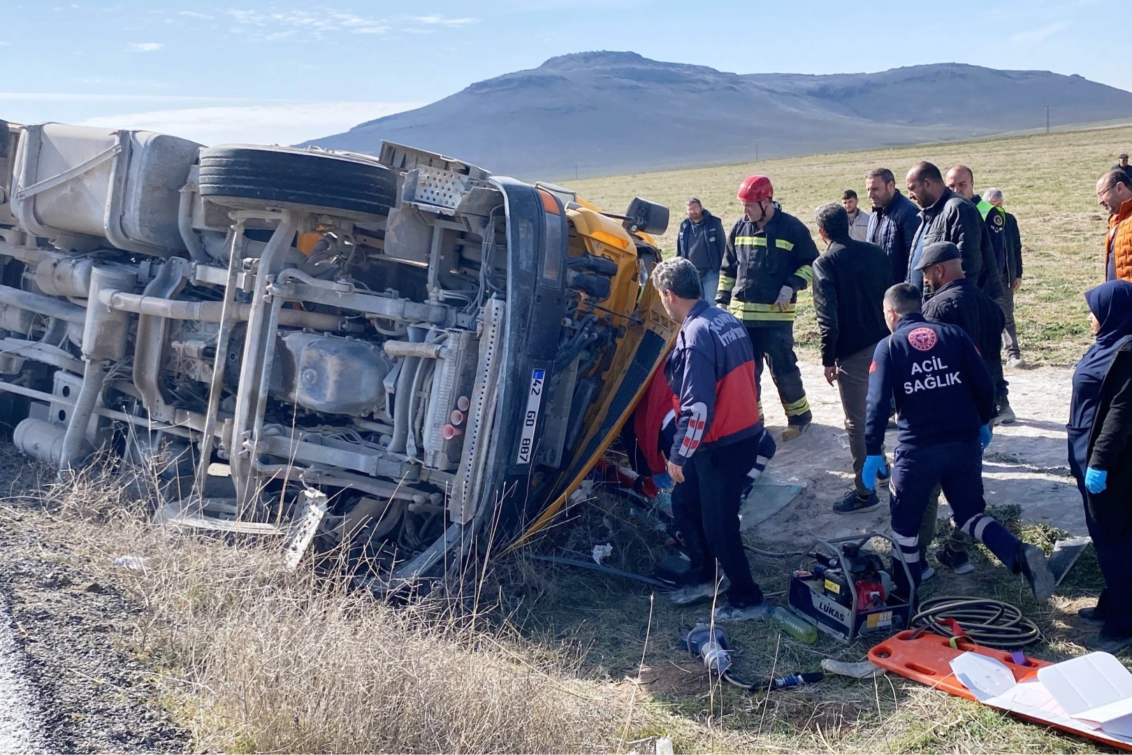 Konya'da hafriyat kamyonu devrildi: 1 yaralı